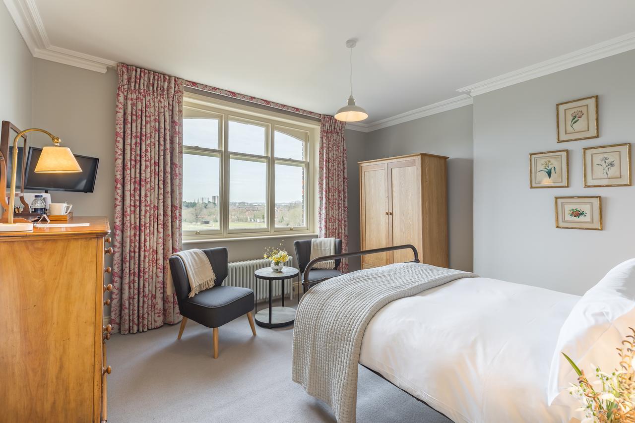 Lawn House Hotel Hatfield  Buitenkant foto