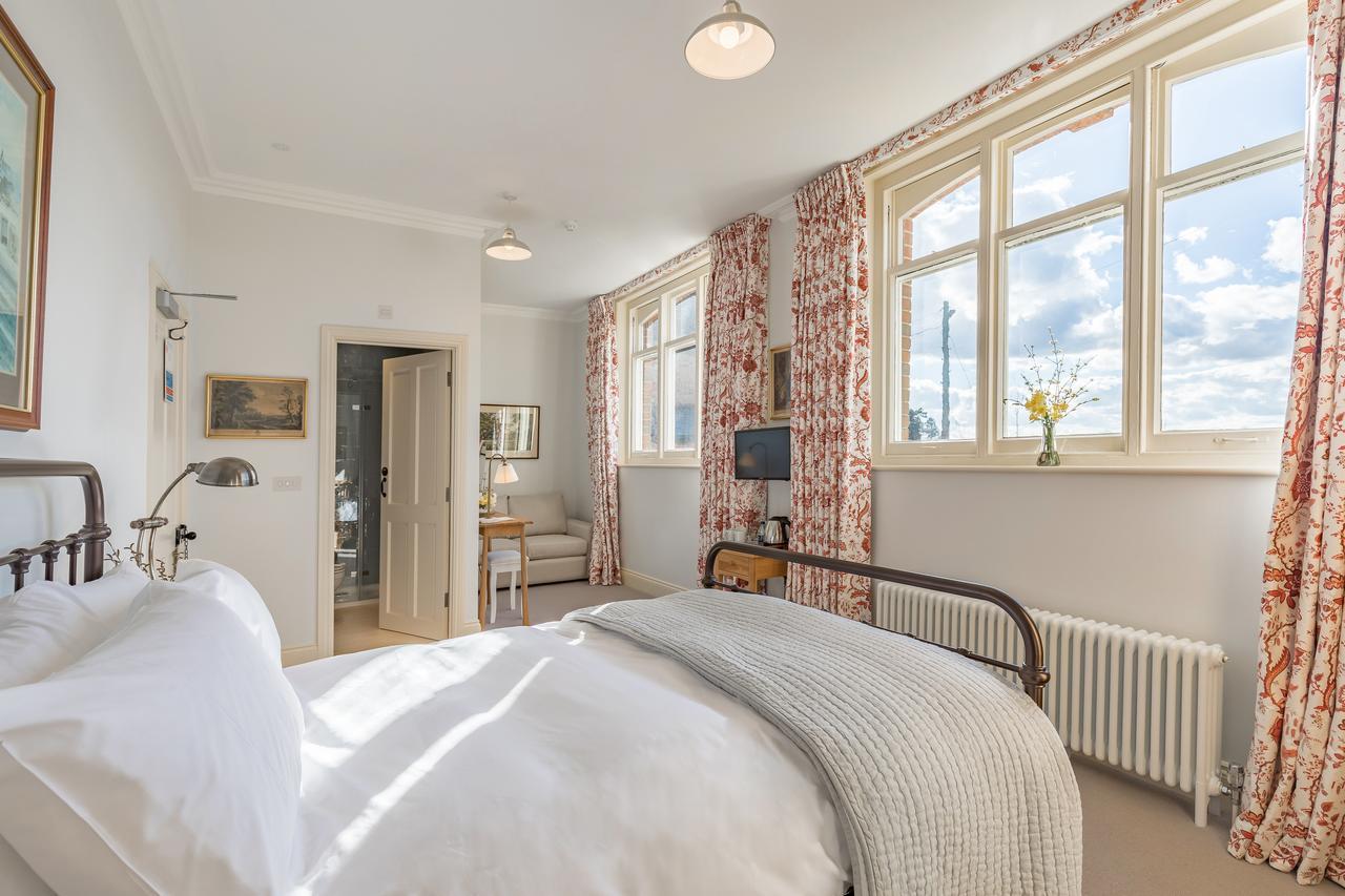 Lawn House Hotel Hatfield  Buitenkant foto