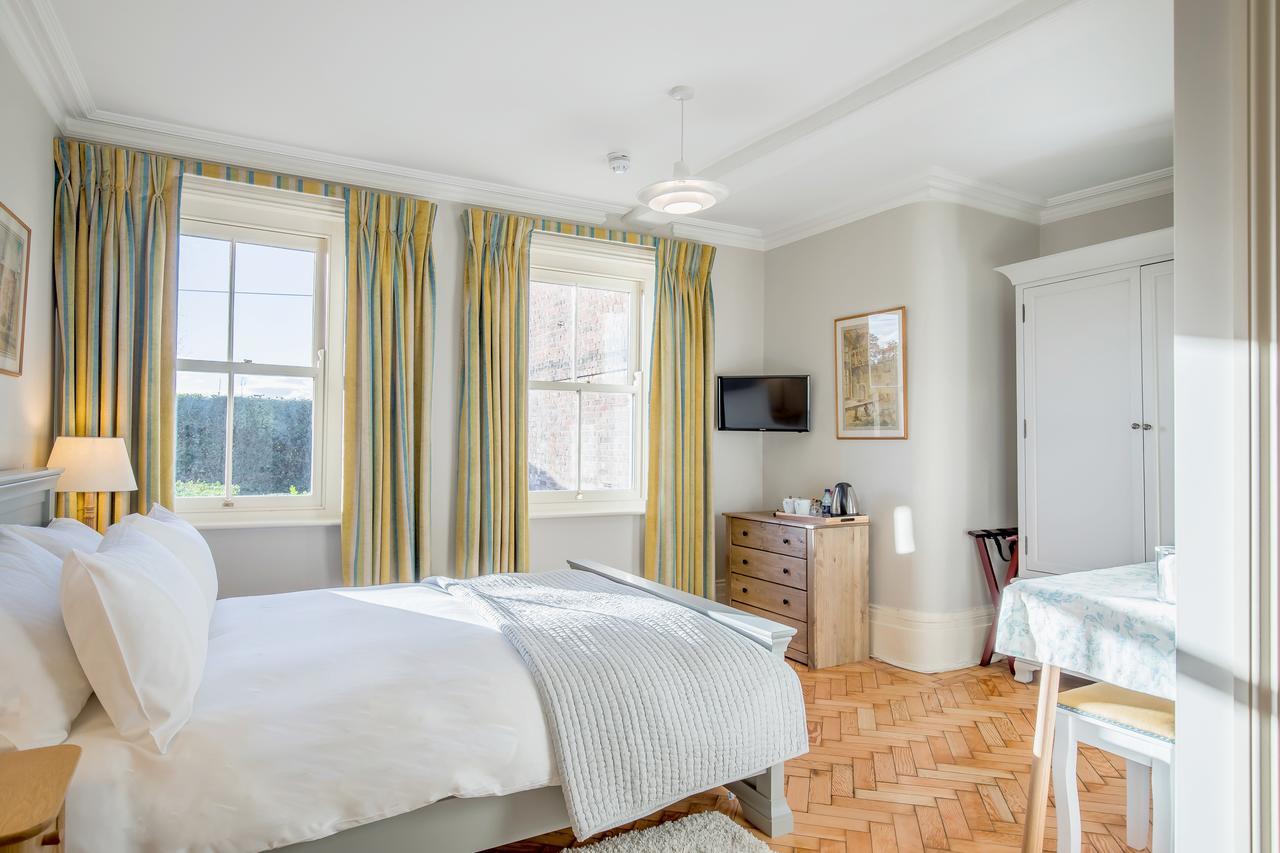 Lawn House Hotel Hatfield  Buitenkant foto
